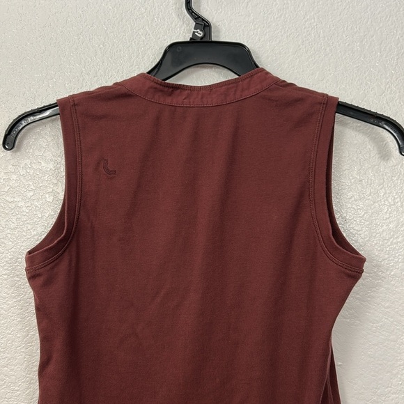 Lole Sleeveless Split Neck Top Terracotta Rust - Picture 6 of 7